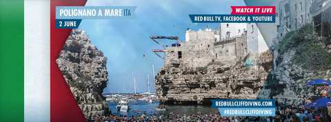 Polignano, tuffi mozzafiato dalle scogliere con il ''Red Bull Cliff Diving''